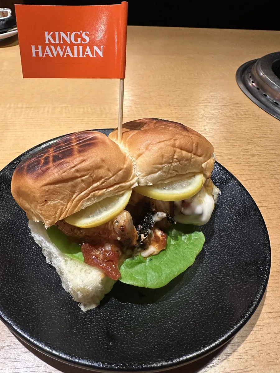 トマト香る夏の鶏レモンスライダー